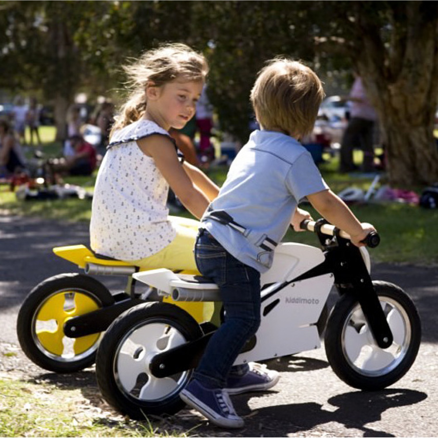 idée cadeaux enfants motards draisienne KIDDIMOTO HEROES MARC