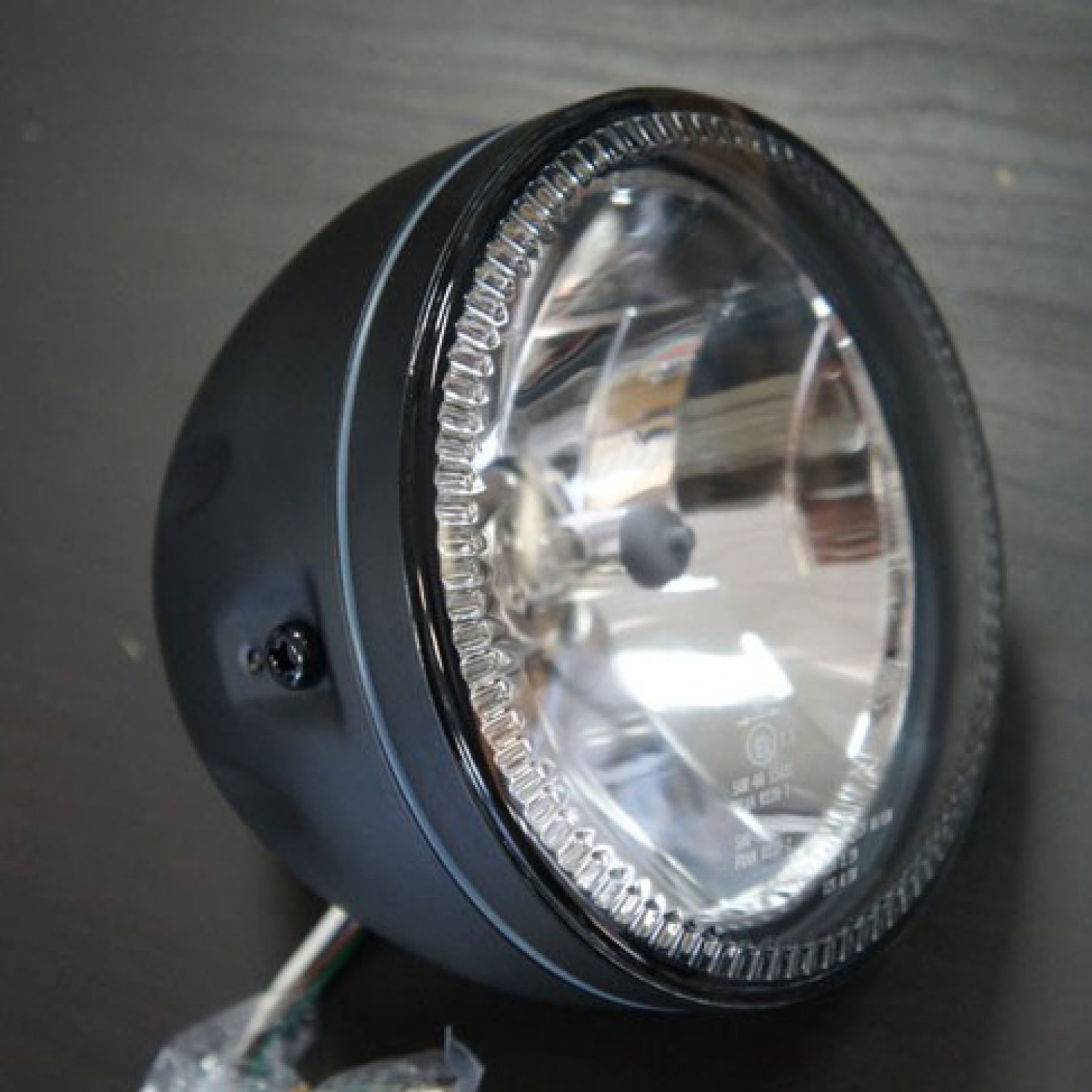 Phare Avant LED Highsider Skyline Noir Fixation Centrale Moto pas cher