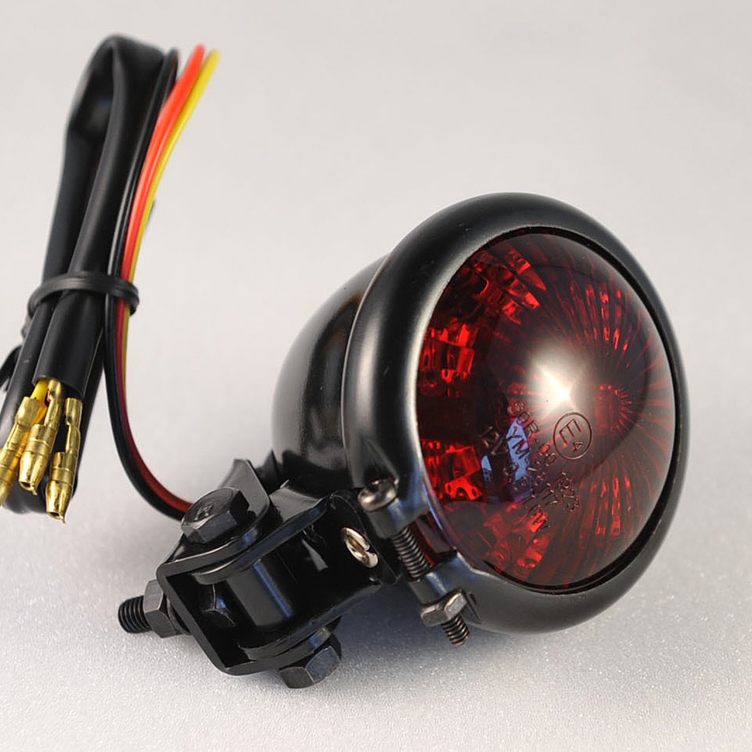 Feu arrière moto vintage universel à leds EGG moto café racer chez equip' moto