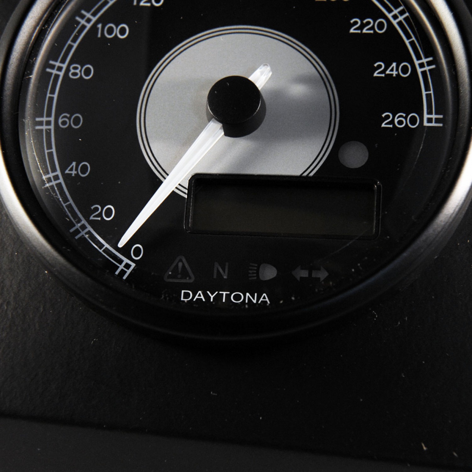 DAYTONA Corp. VELONA W, compteur de vitesse numérique avec compte-tours et  support, Ø 80 mm - buy cheap ▷ FC-Moto
