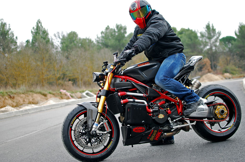 Стрит мотоциклы Ducati